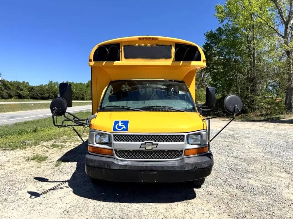 2010 Chevrolet 4500 Mini School Bus - Image 19