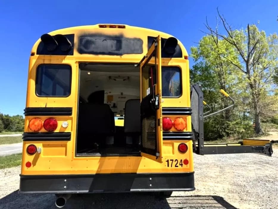 2010 Chevrolet 4500 Mini School Bus - Image 20