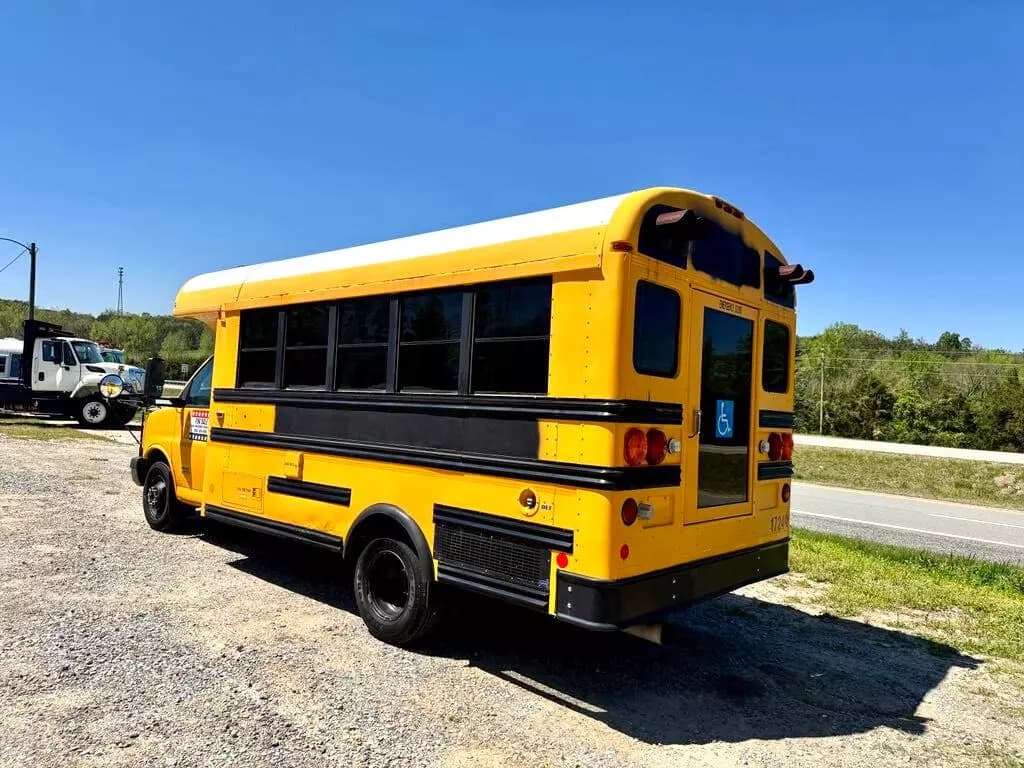 2010 Chevrolet 4500 Mini School Bus - Image 21