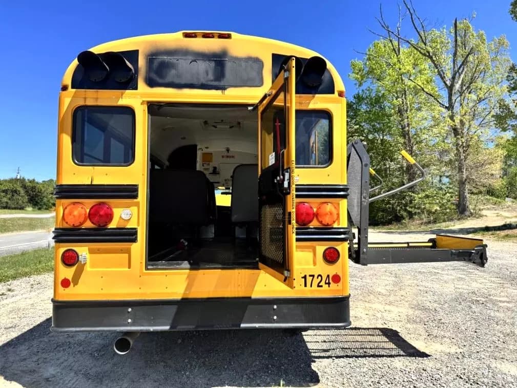 2010 Chevrolet 4500 Mini School Bus - Image 22