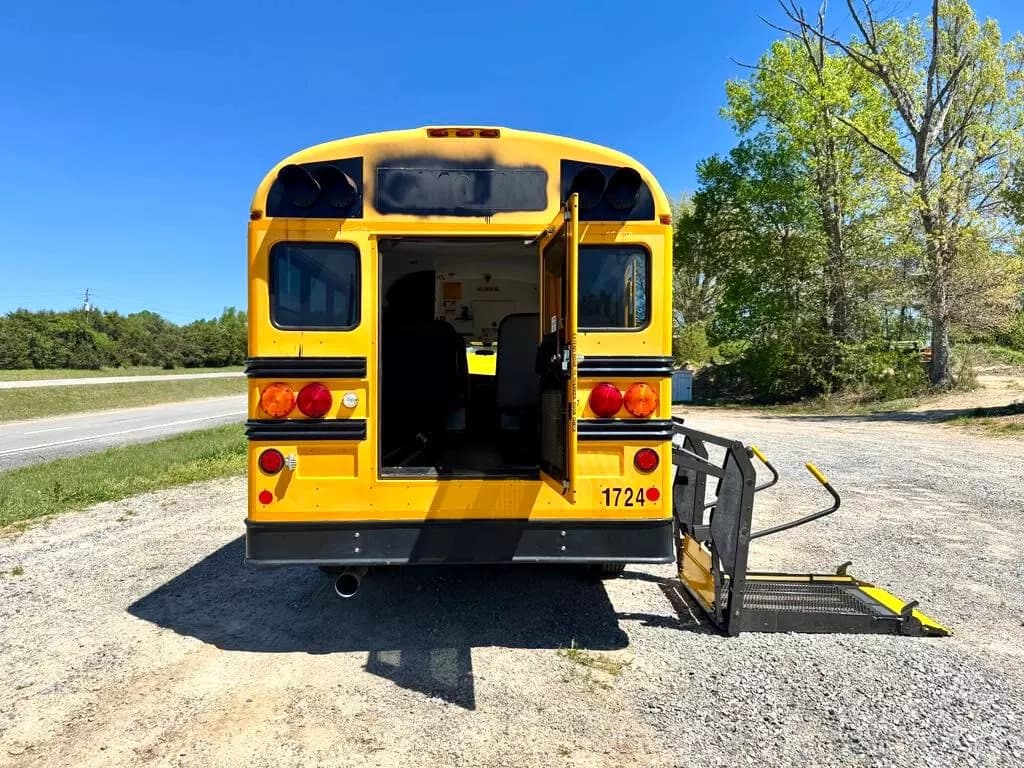 2010 Chevrolet 4500 Mini School Bus - Image 23