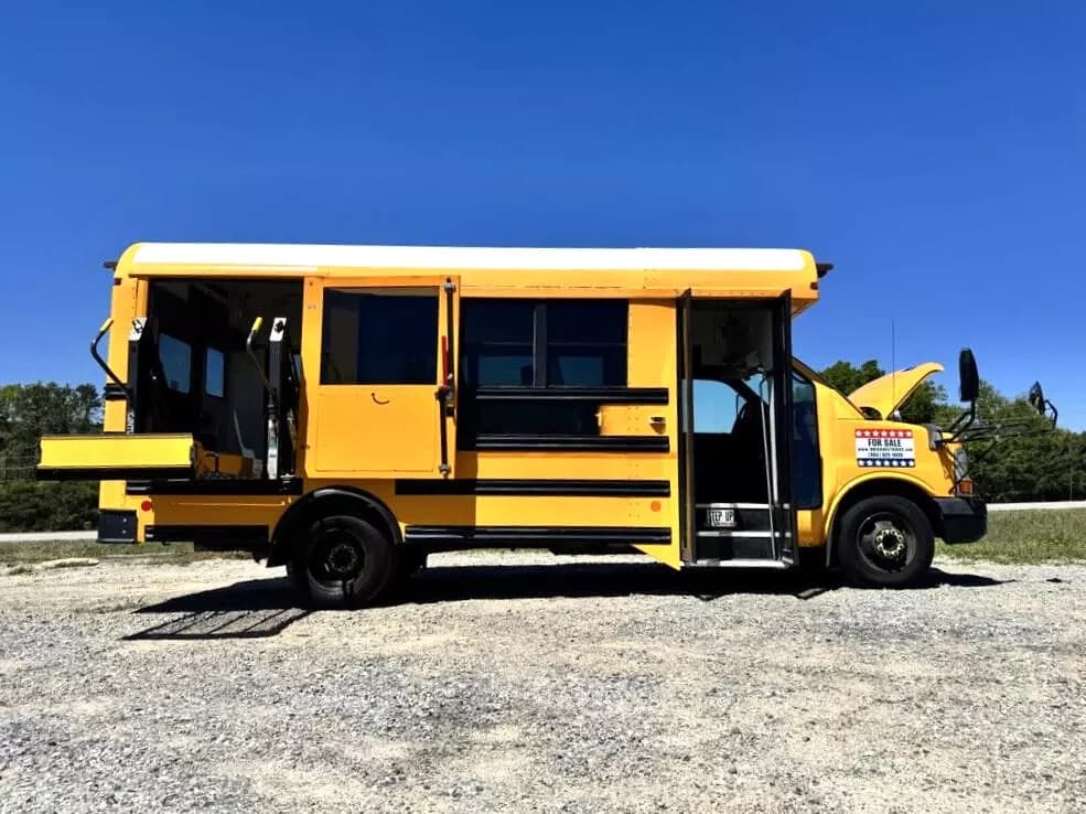 2010 Chevrolet 4500 Mini School Bus - Image 24