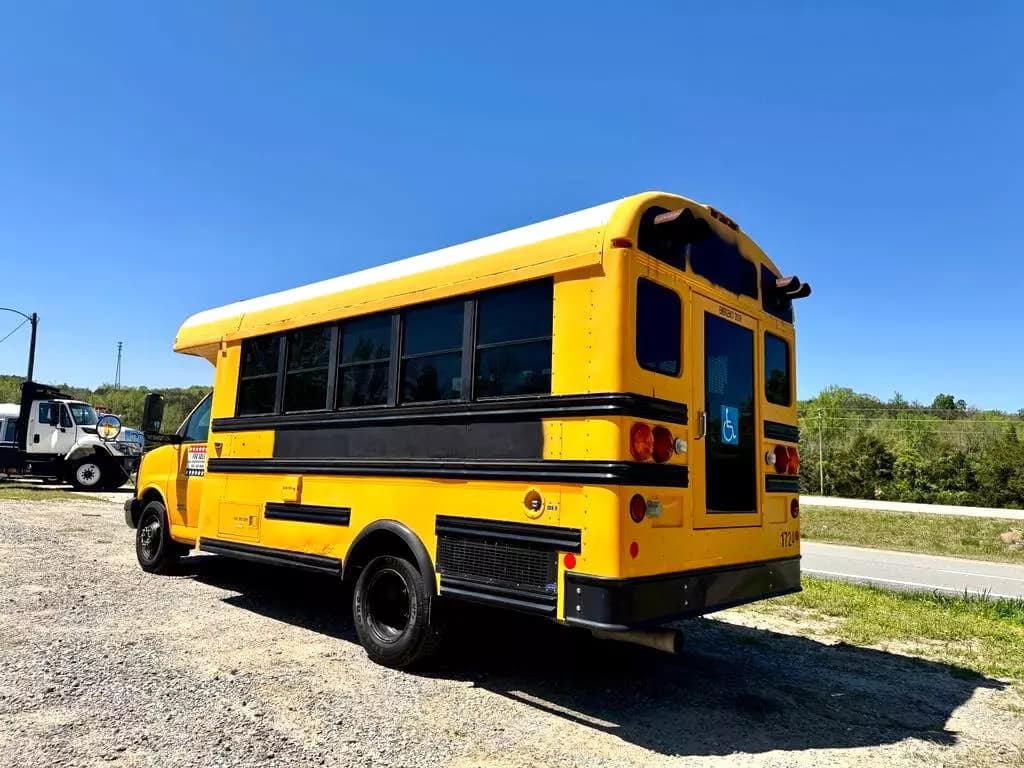 2010 Chevrolet 4500 Mini School Bus - Image 25