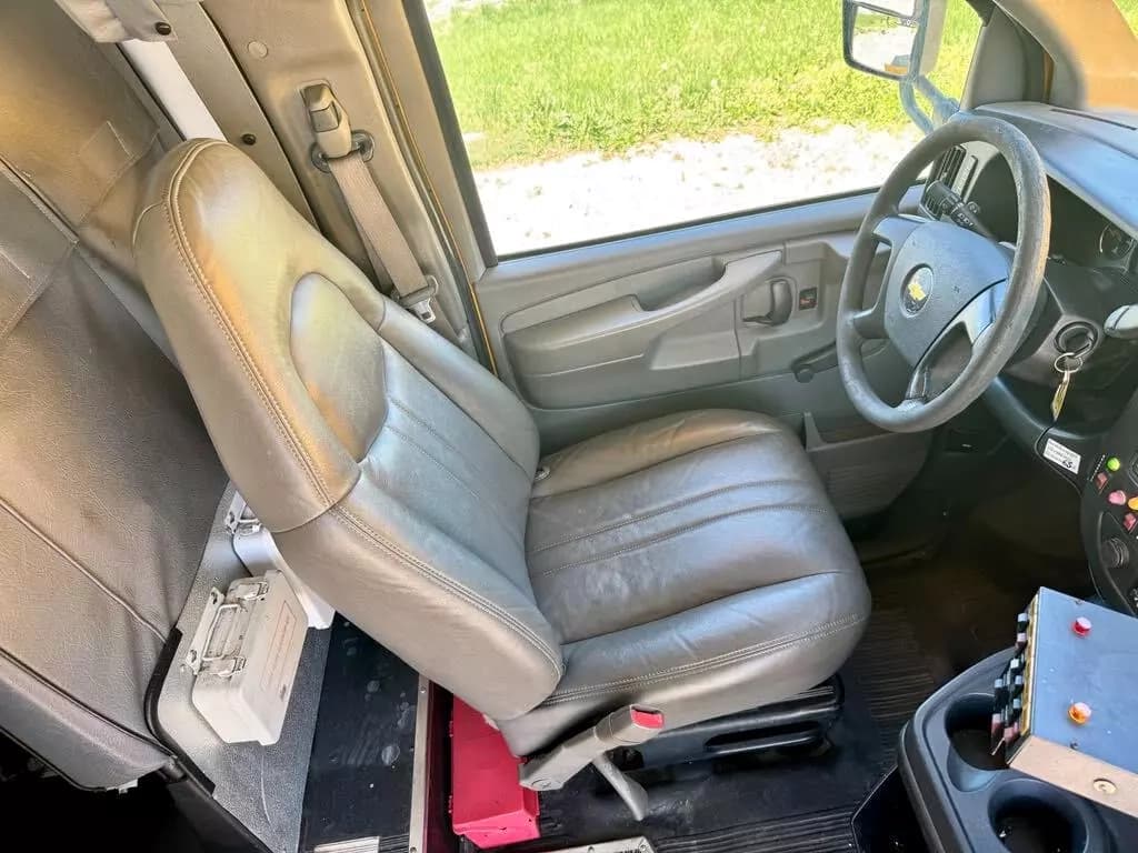 2010 Chevrolet 4500 Mini School Bus - Image 27