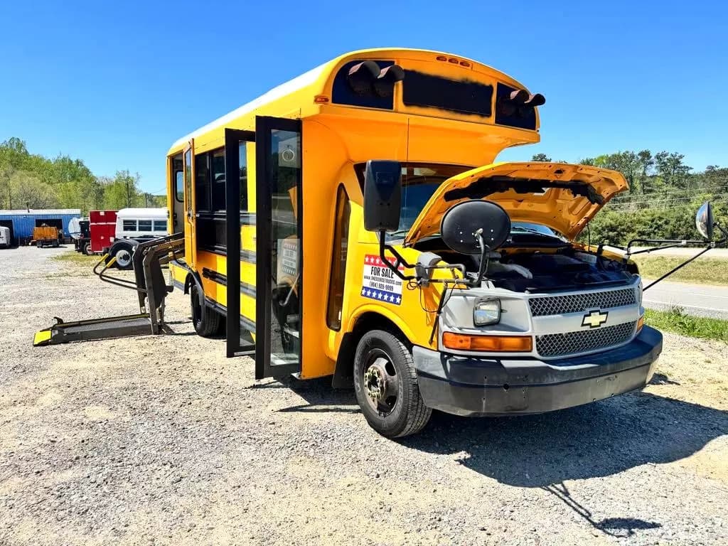 2010 Chevrolet 4500 Mini School Bus - Image 28