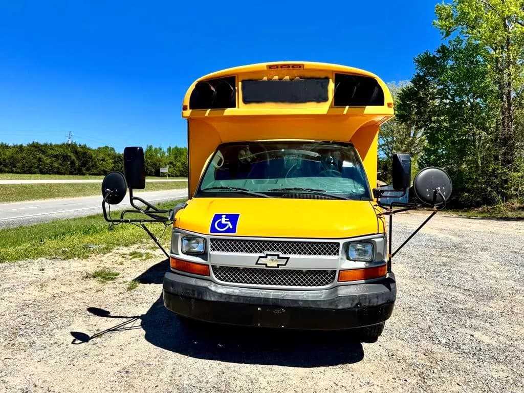 2010 Chevrolet 4500 Mini School Bus - Image 5
