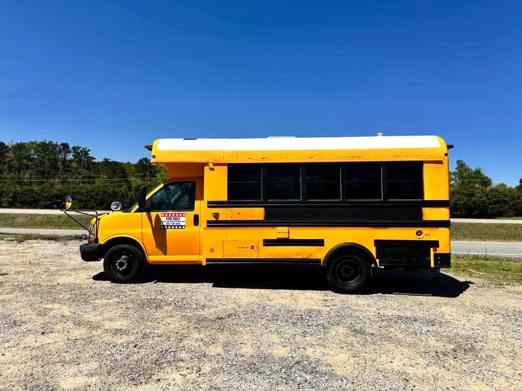 2010 Chevrolet 4500 Mini School Bus - Image 33
