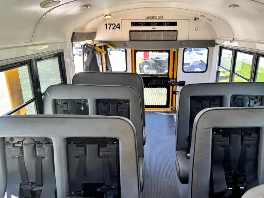 2010 Chevrolet 4500 Mini School Bus - Image 34