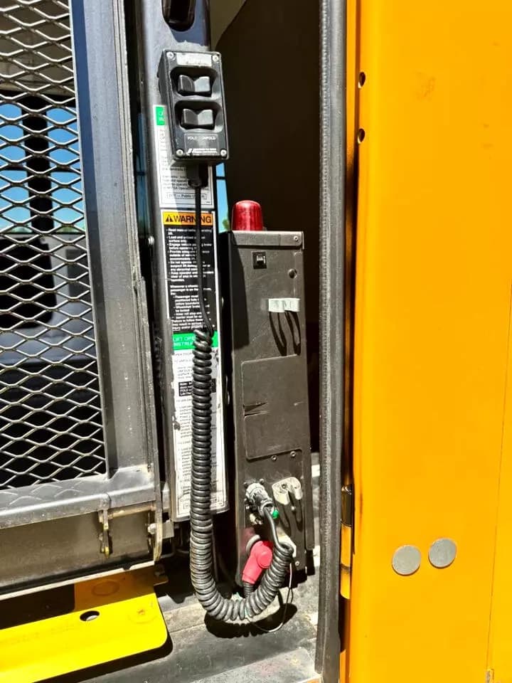 2010 Chevrolet 4500 Mini School Bus - Image 39