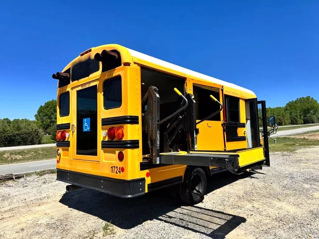 2010 Chevrolet 4500 Mini School Bus - Image 42