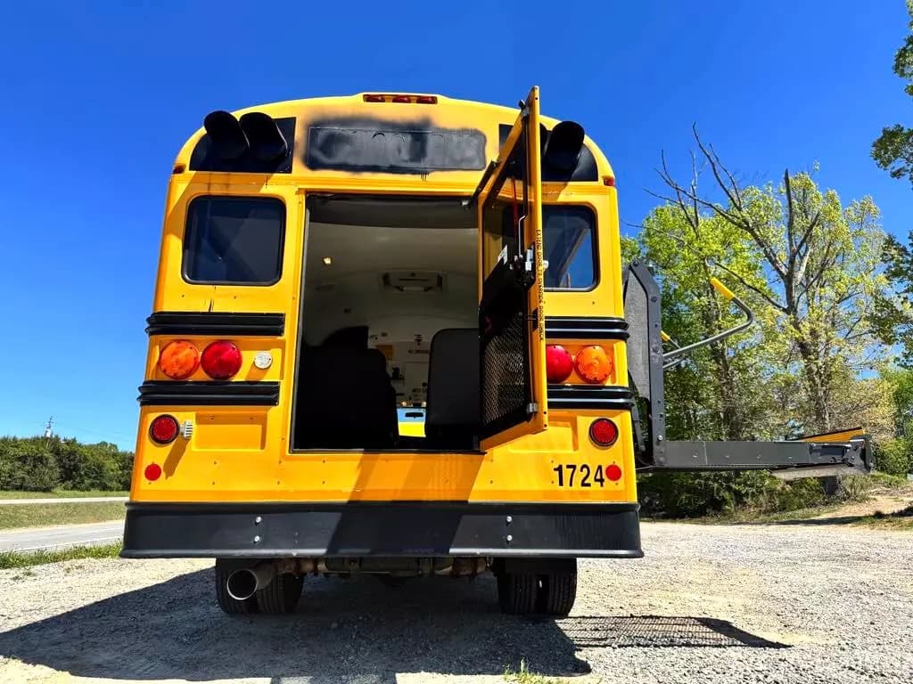 2010 Chevrolet 4500 Mini School Bus - Image 44