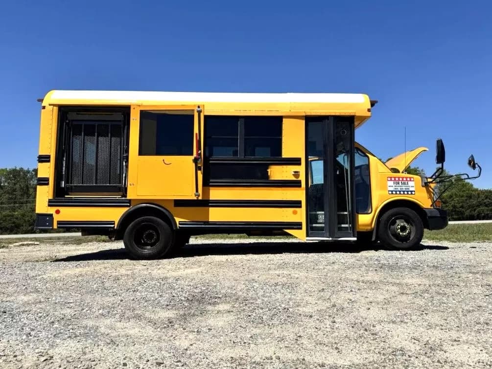 2010 Chevrolet 4500 Mini School Bus - Image 45