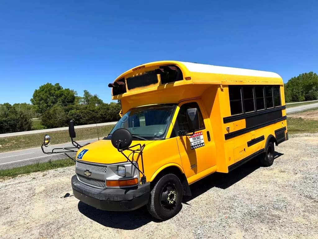 2010 Chevrolet 4500 Mini School Bus - Image 46