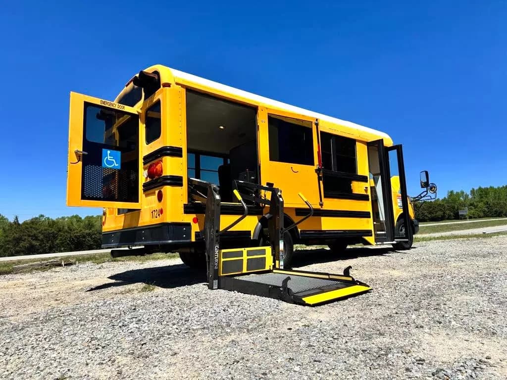 2010 Chevrolet 4500 Mini School Bus - Image 47