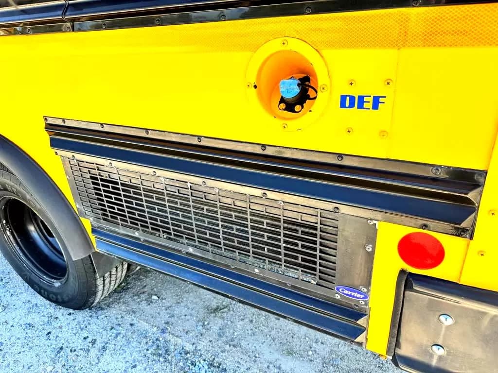 2010 Chevrolet 4500 Mini School Bus - Image 7