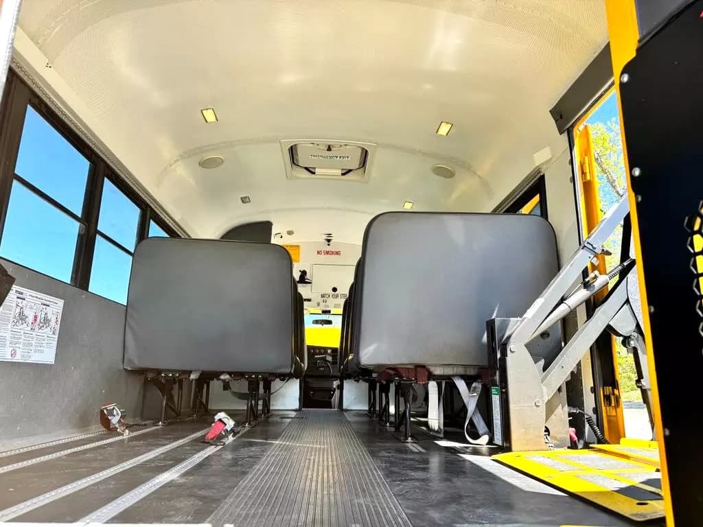 2010 Chevrolet 4500 Mini School Bus - Image 49