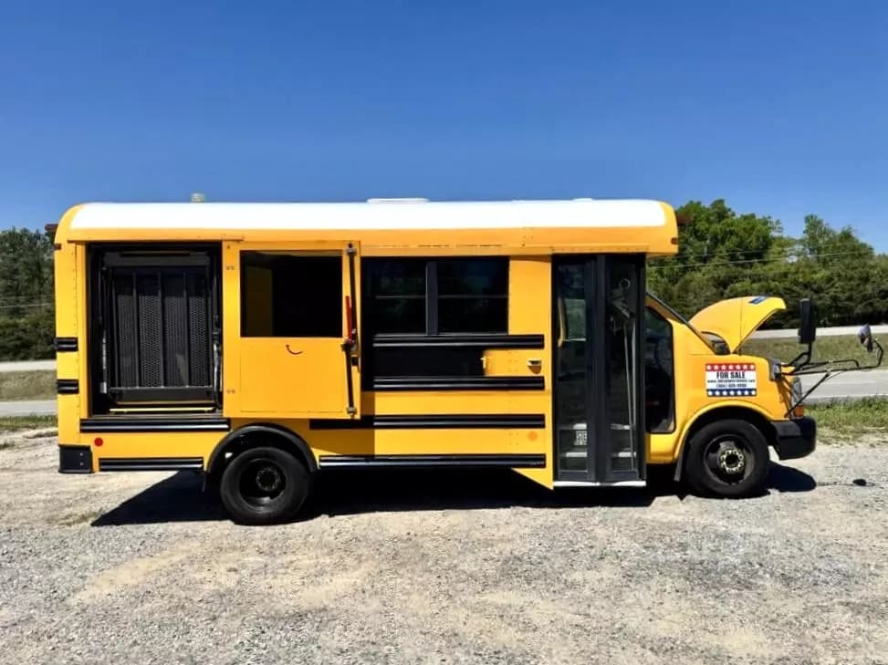 2010 Chevrolet 4500 Mini School Bus - Image 50