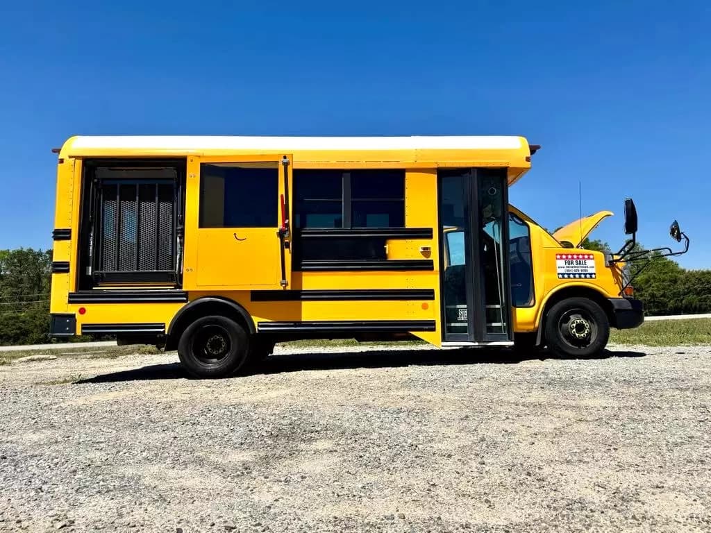2010 Chevrolet 4500 Mini School Bus - Image 55