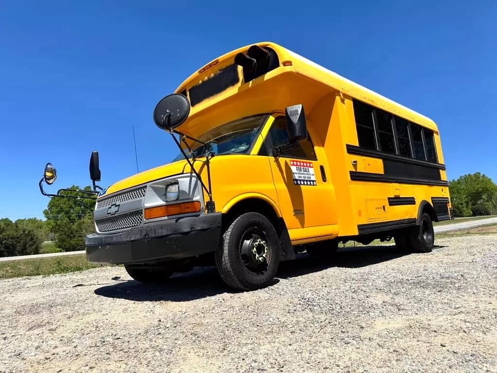 2010 Chevrolet 4500 Mini School Bus - Image 56