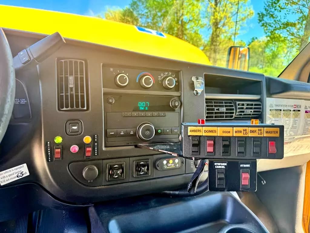 2010 Chevrolet 4500 Mini School Bus - Image 59