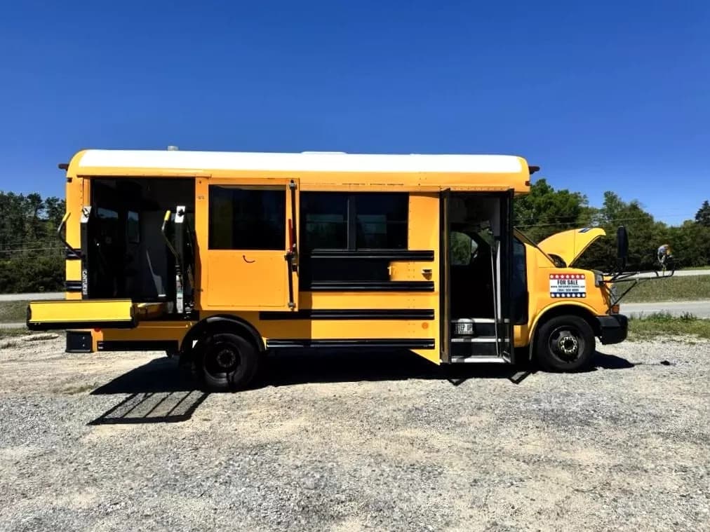 2010 Chevrolet 4500 Mini School Bus - Image 61