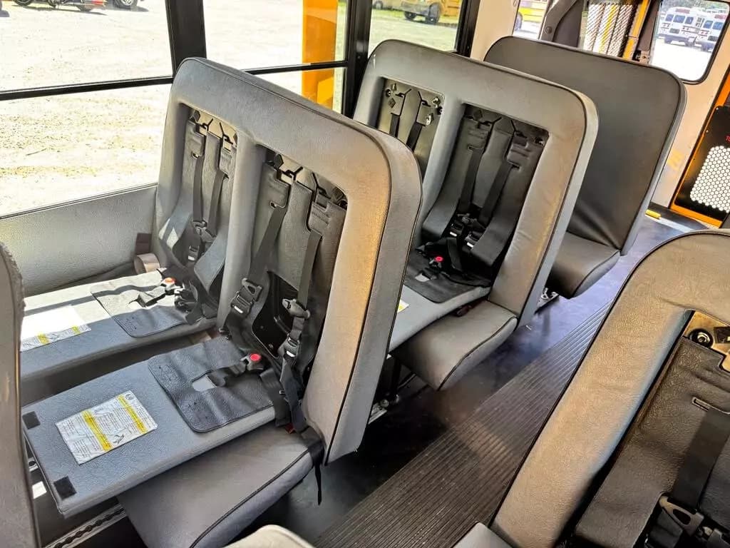 2010 Chevrolet 4500 Mini School Bus - Image 63