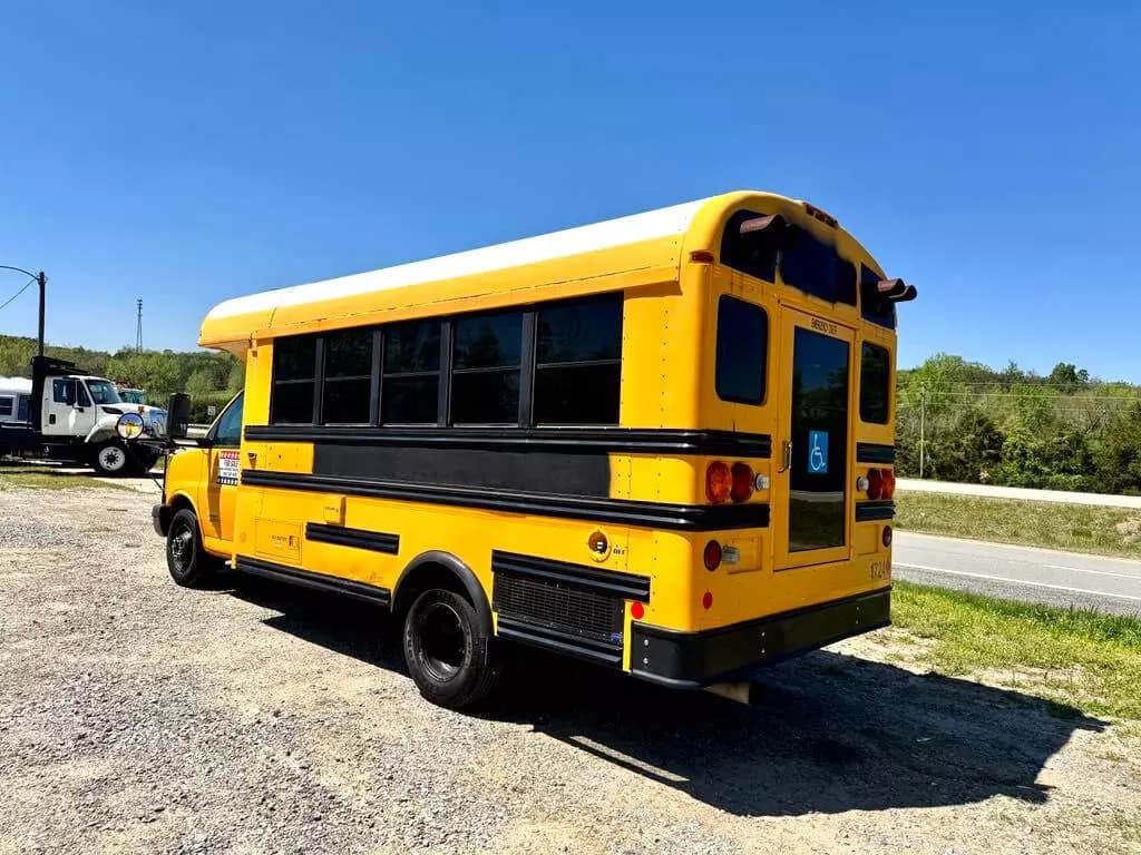 2010 Chevrolet 4500 Mini School Bus - Image 64