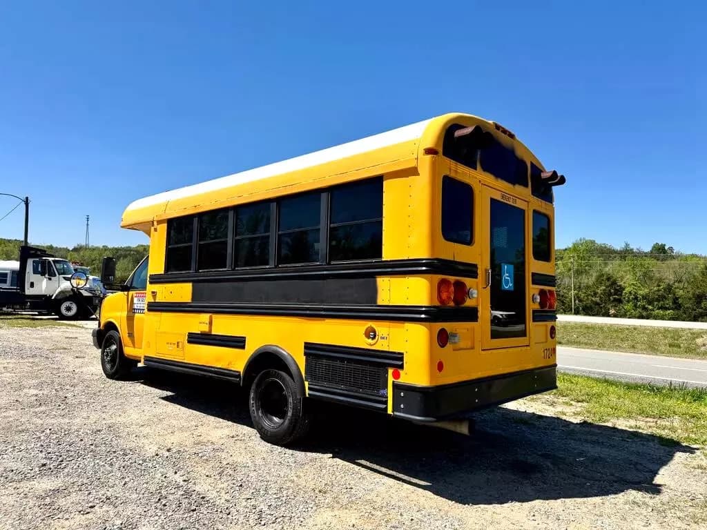 2010 Chevrolet 4500 Mini School Bus - Image 65
