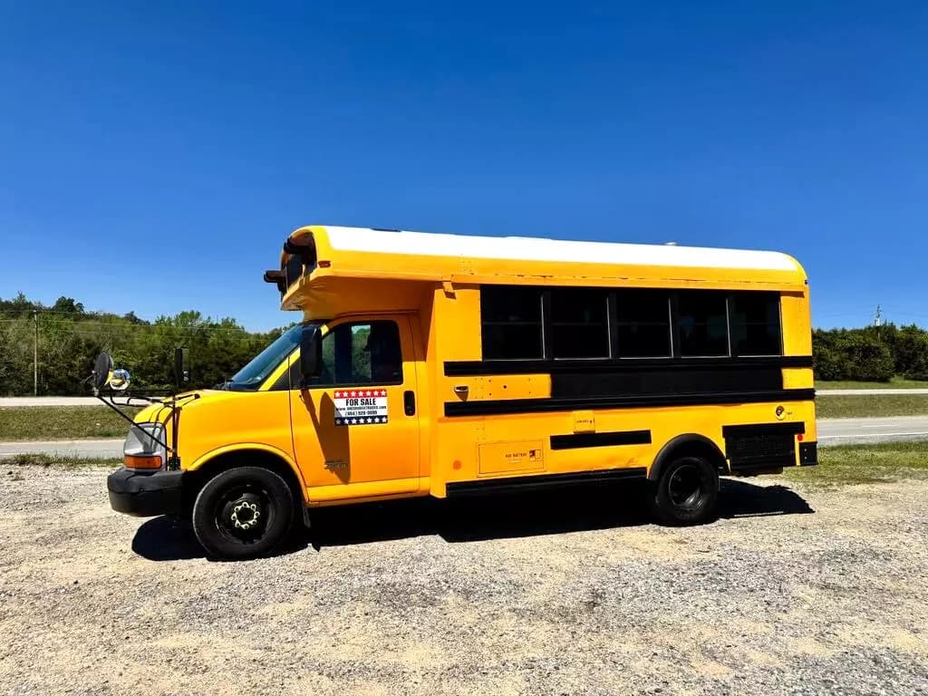2010 Chevrolet 4500 Mini School Bus - Image 67