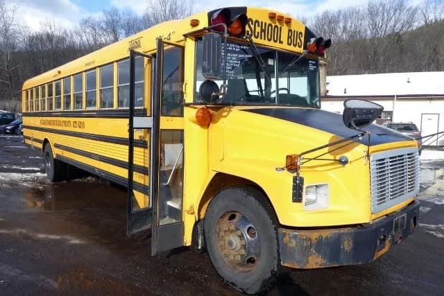 2002 Freightliner FS65 School Bus - Image 1