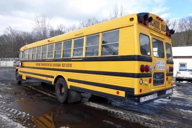 2002 Freightliner FS65 School Bus - Image 4