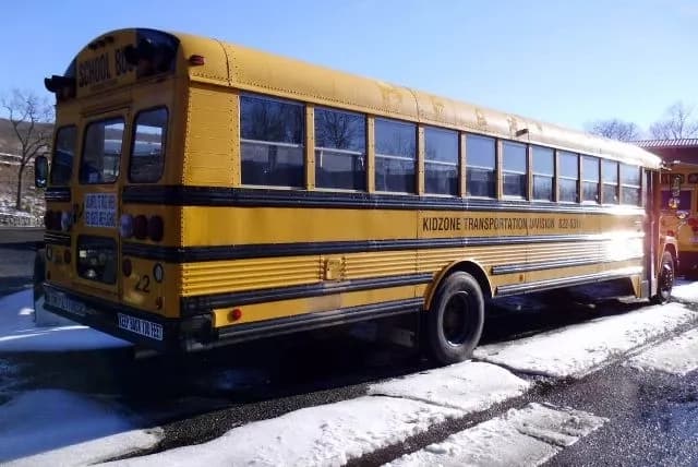 2002 Freightliner FS65 School Bus - Image 2