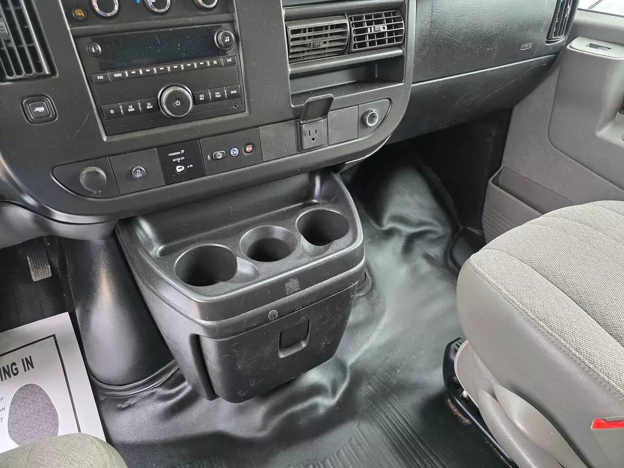 2018 GMC Savana G3500 Passenger Van - Image 7