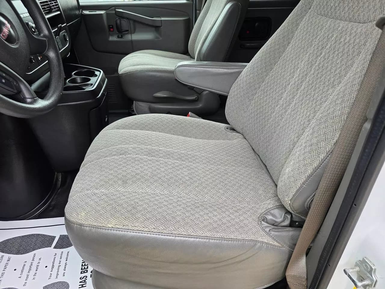 2018 GMC Savana G3500 Passenger Van - Image 13