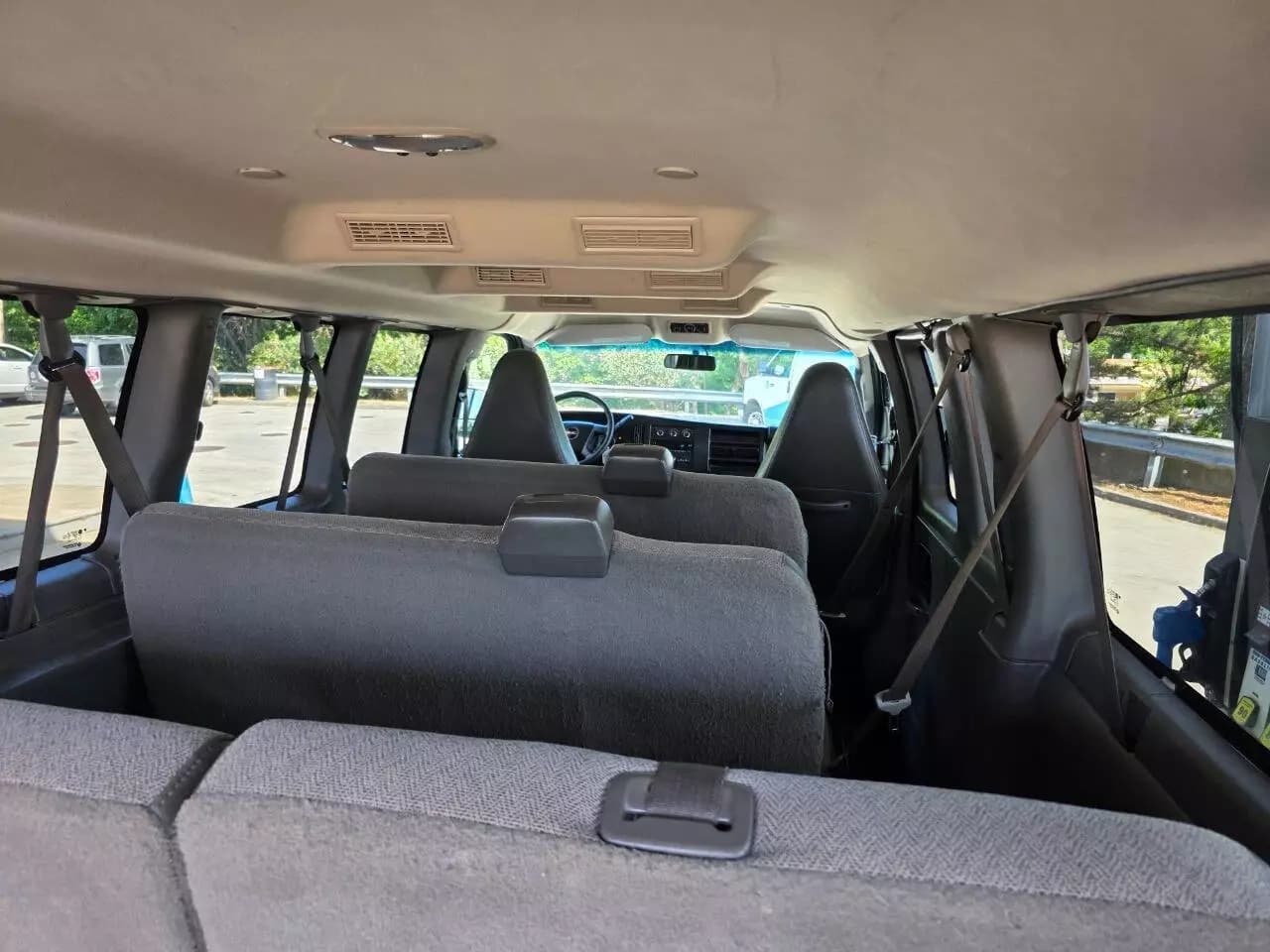 2018 GMC Savana G3500 Passenger Van - Image 14