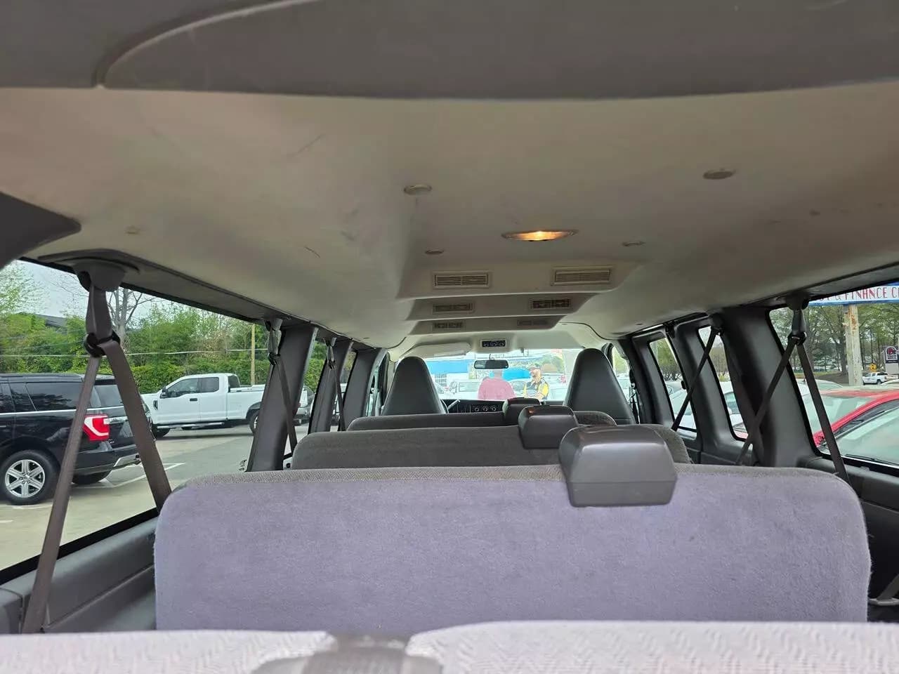 2018 GMC Savana G3500 Passenger Van - Image 15
