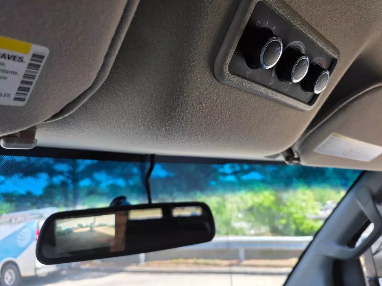 2018 GMC Savana G3500 Passenger Van - Image 20