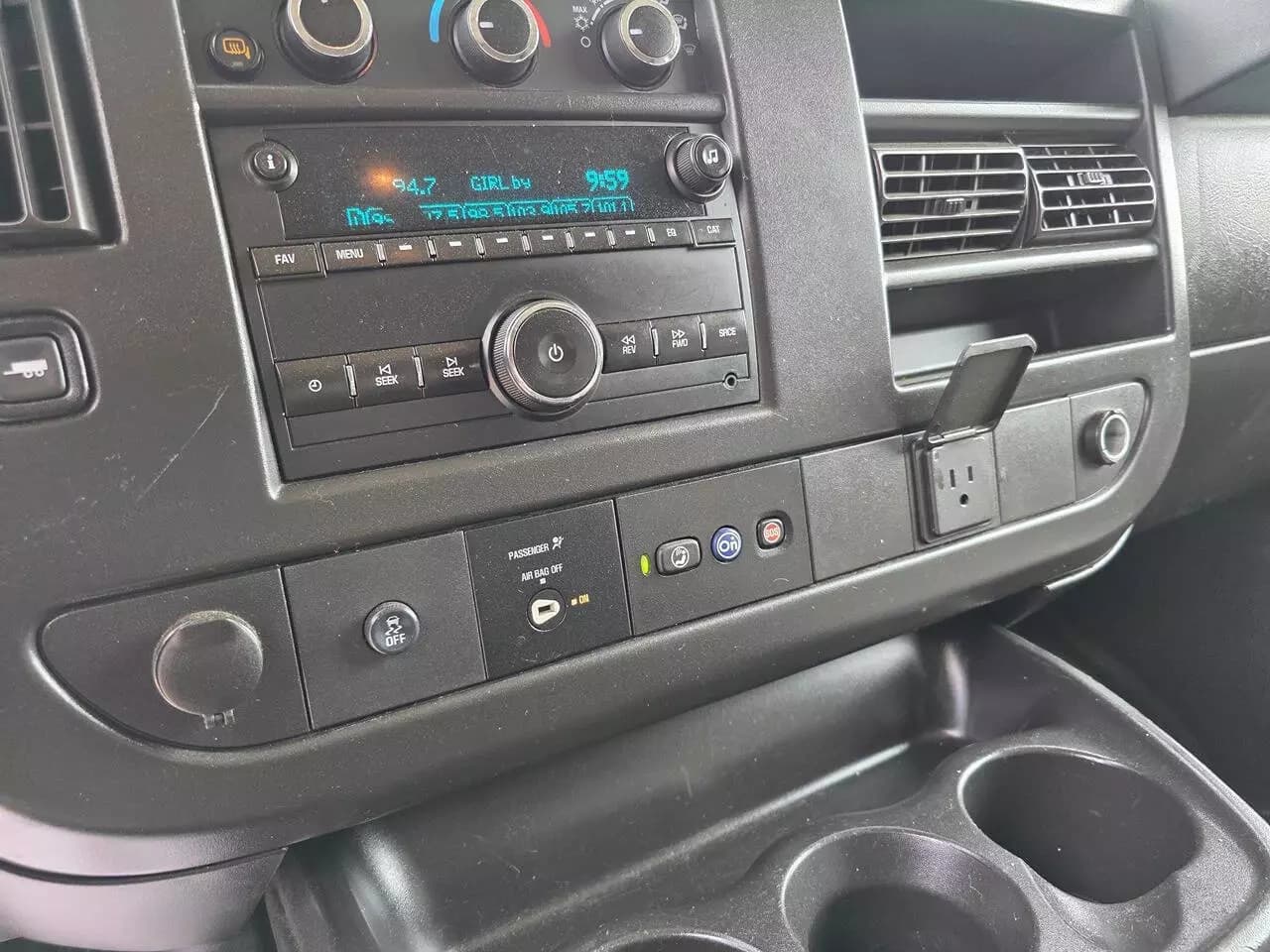 2018 GMC Savana G3500 Passenger Van - Image 22