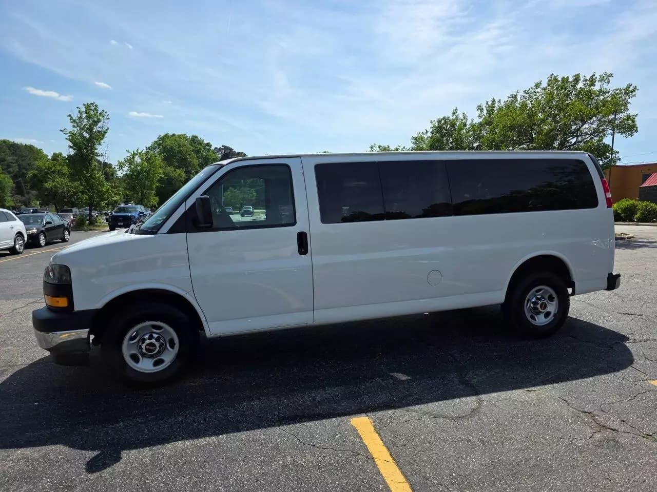 2018 GMC Savana G3500 Passenger Van - Image 2