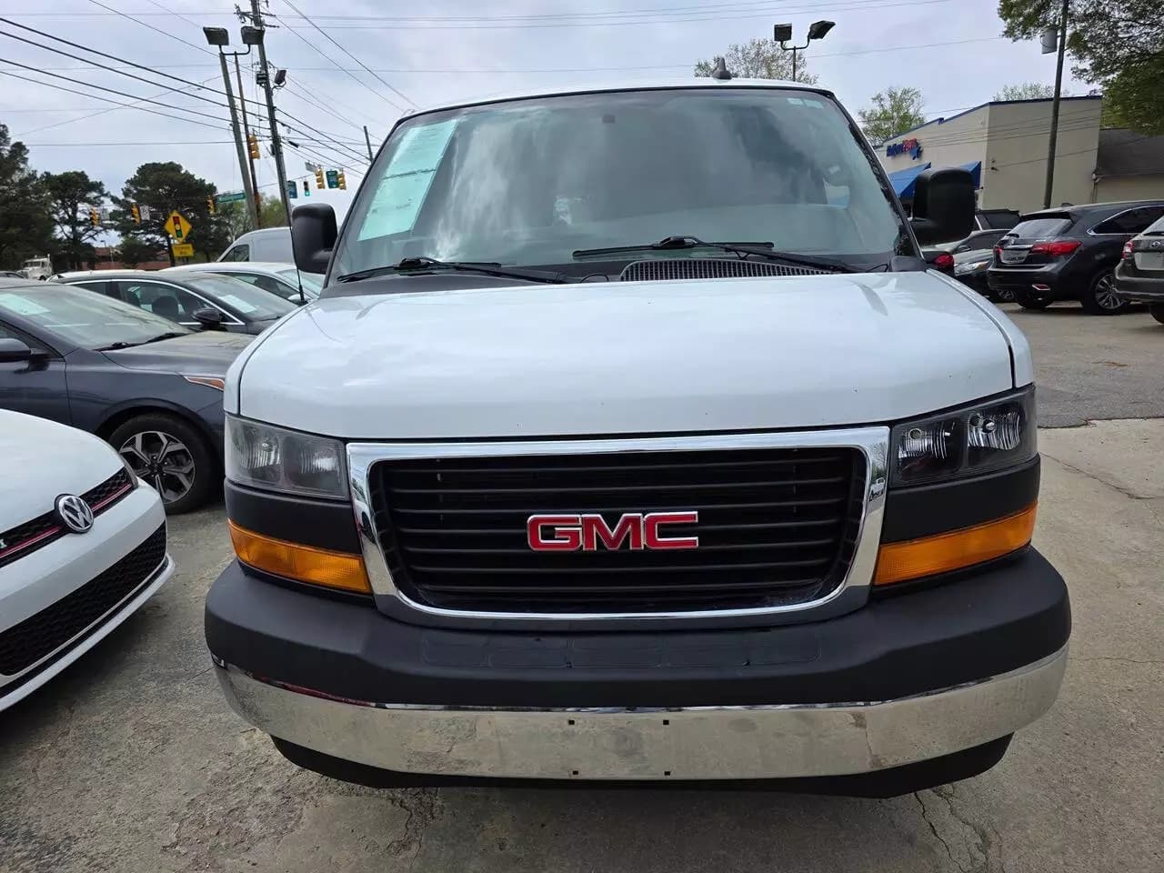 2018 GMC Savana G3500 Passenger Van - Image 3