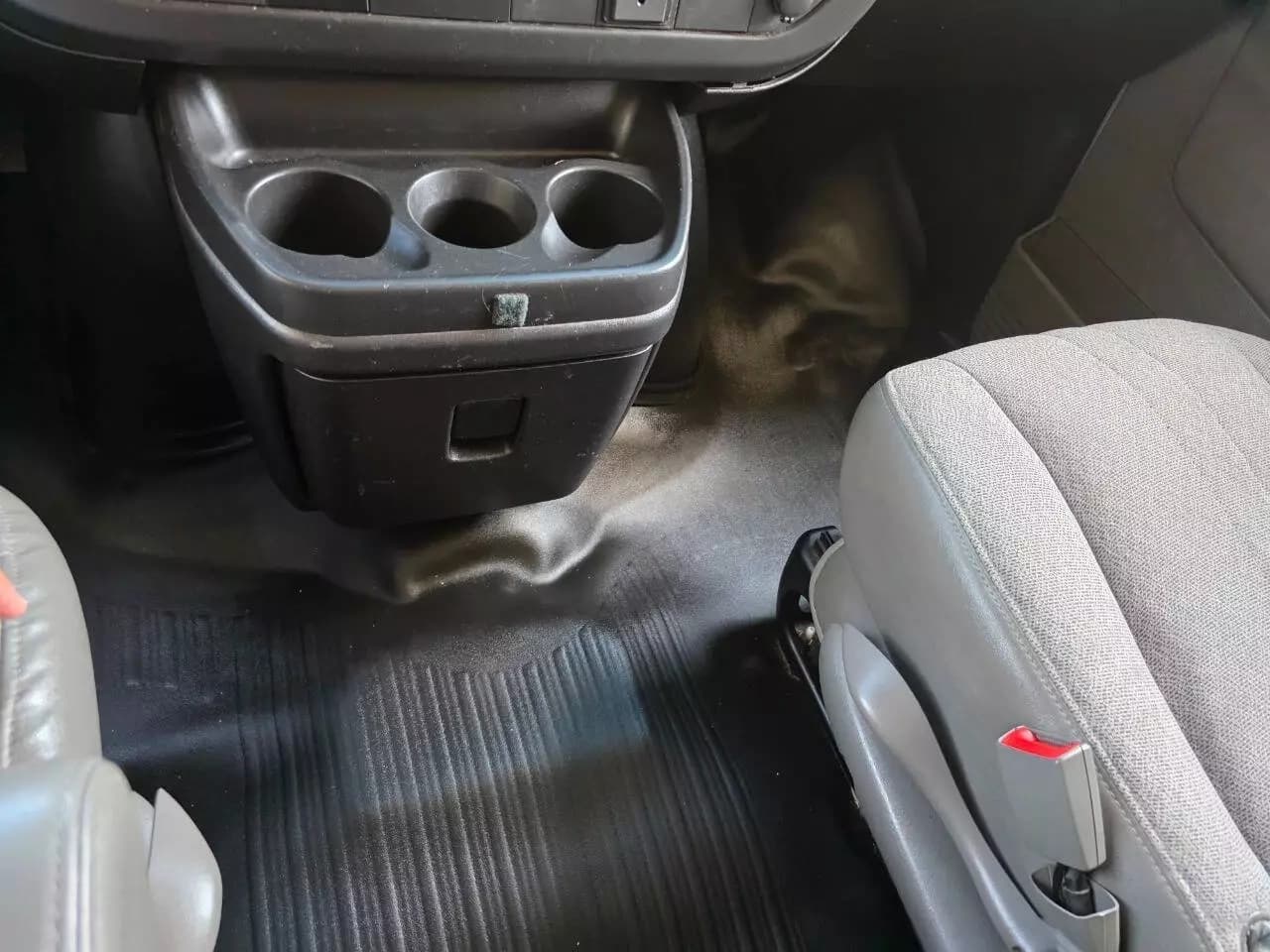 2018 GMC Savana G3500 Passenger Van - Image 24