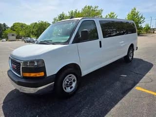 2018 GMC Savana G3500 bus