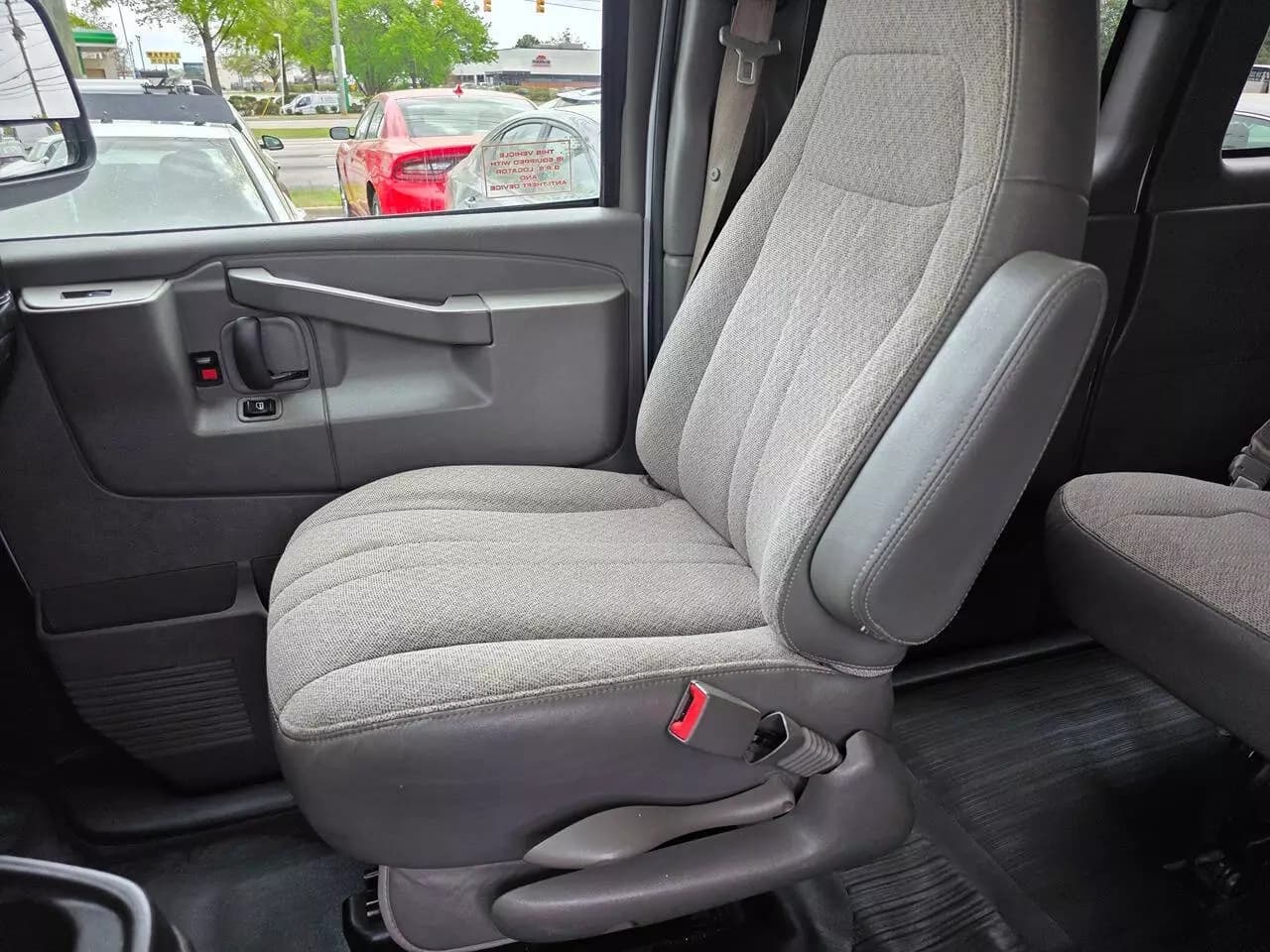 2018 GMC Savana G3500 Passenger Van - Image 9