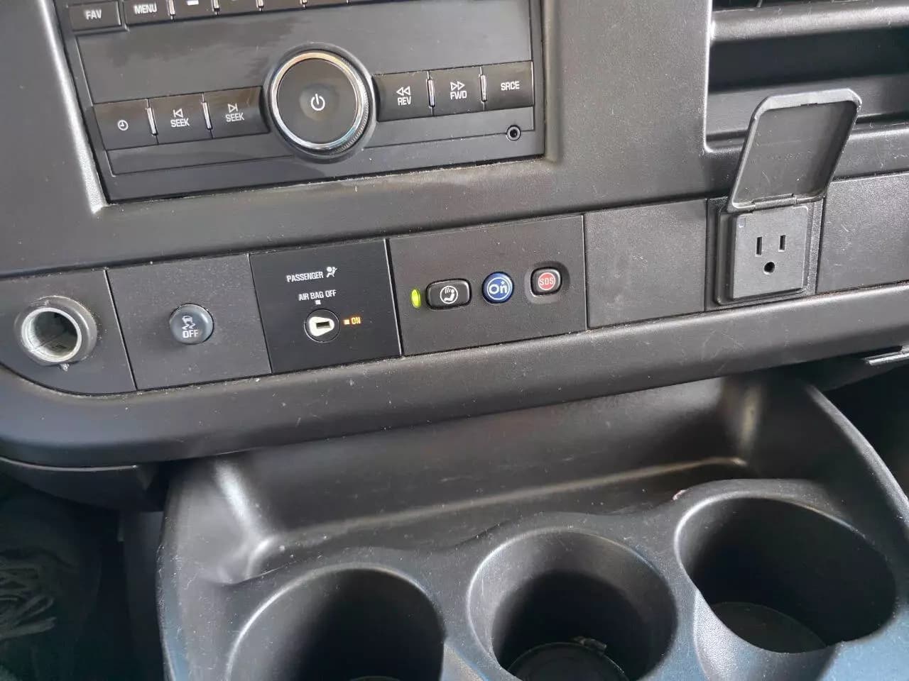 2018 GMC Savana G3500 Passenger Van - Image 10