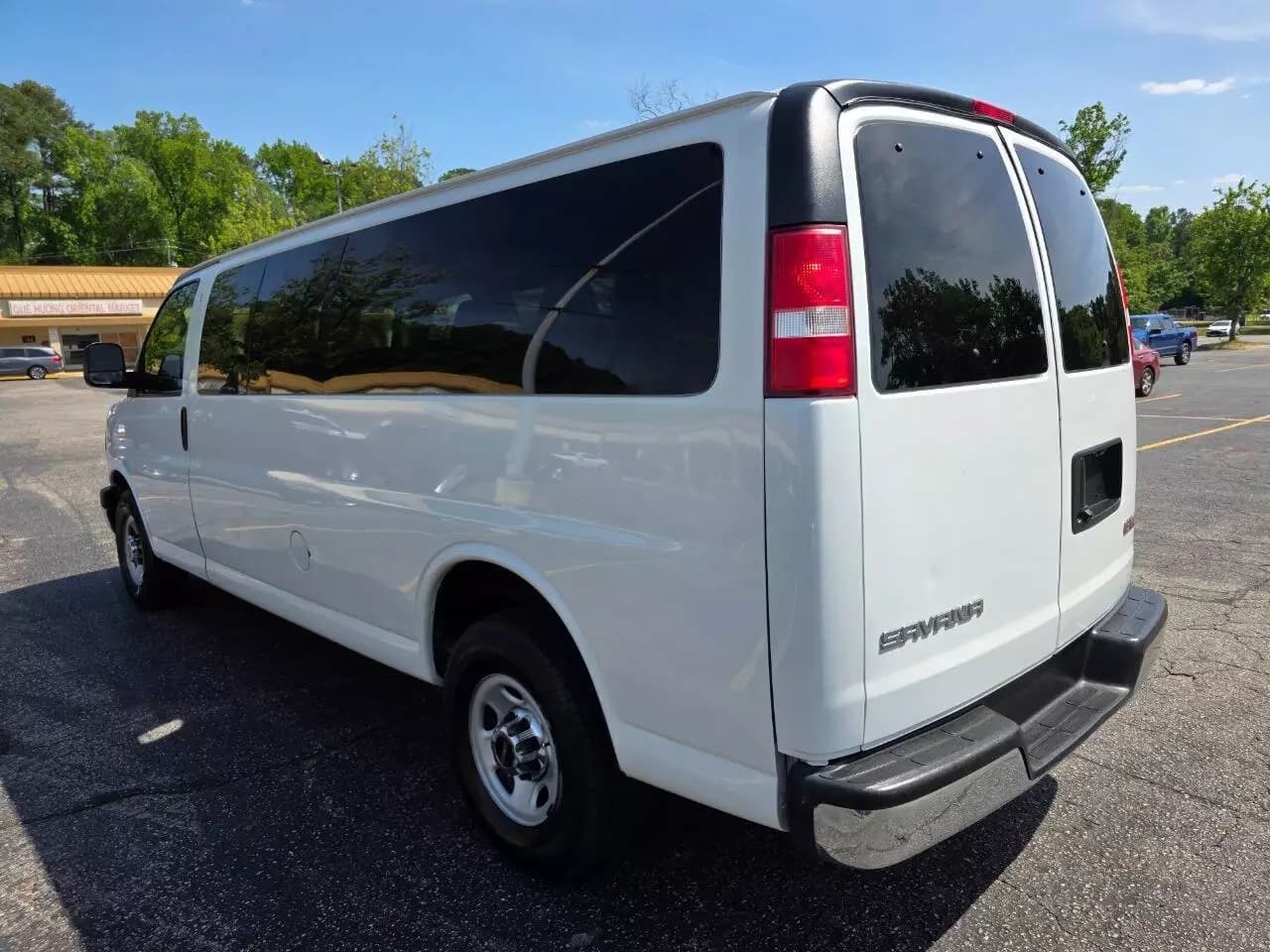 2018 GMC Savana G3500 Passenger Van - Image 5