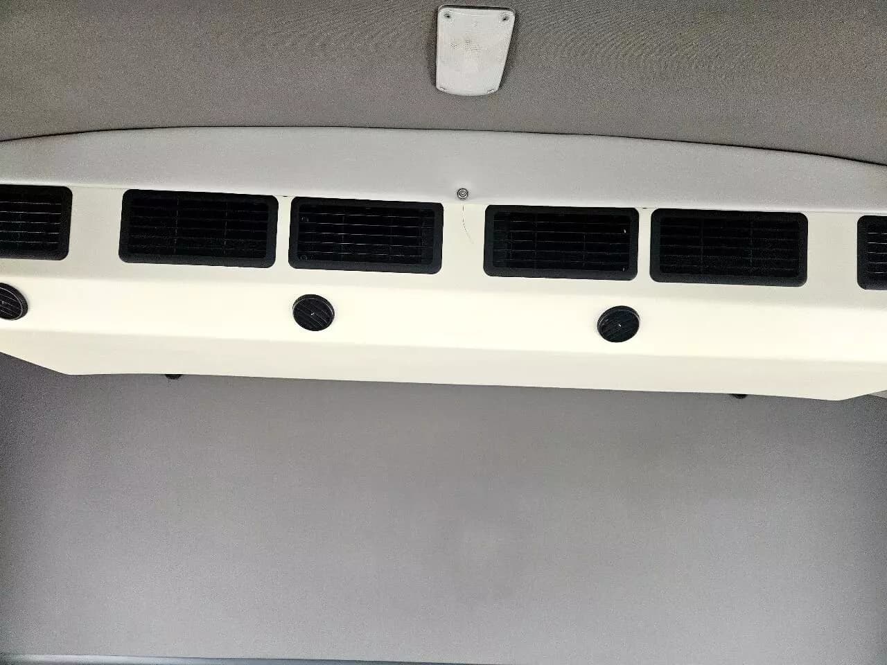 2015 Ford F550 Shuttle Bus - Image 13
