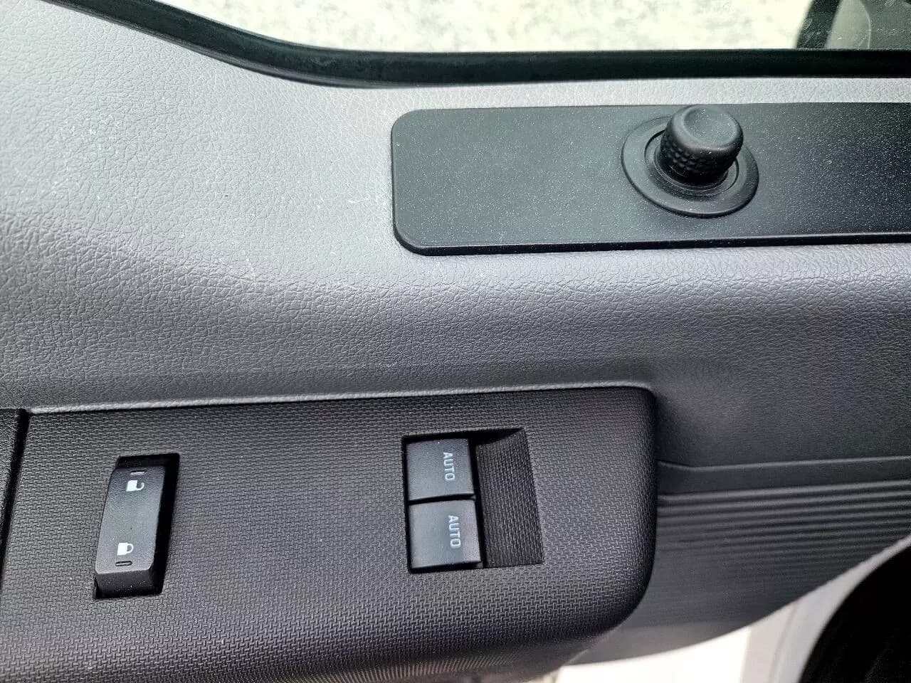 2015 Ford F550 Shuttle Bus - Image 16