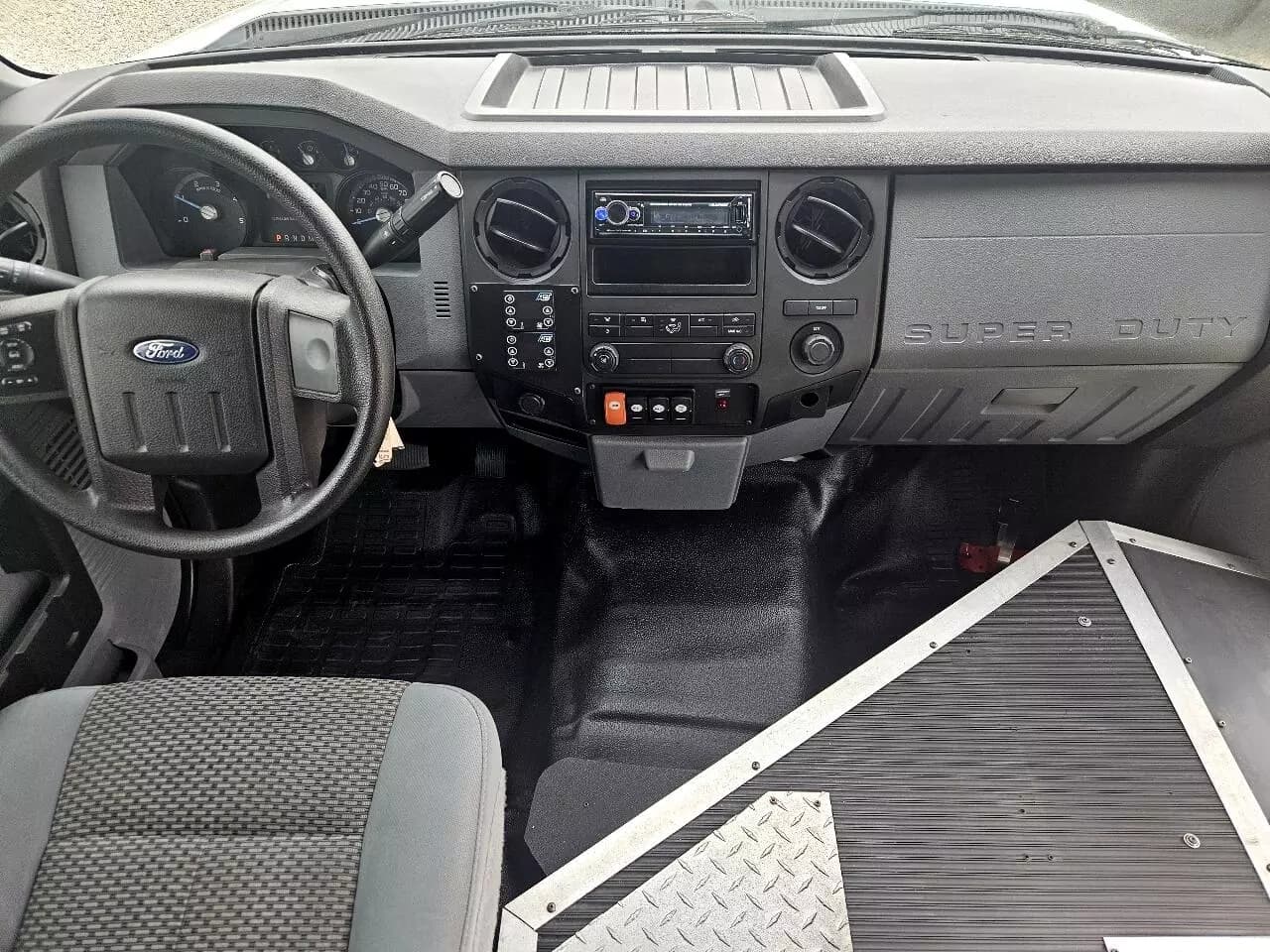 2015 Ford F550 Shuttle Bus - Image 22