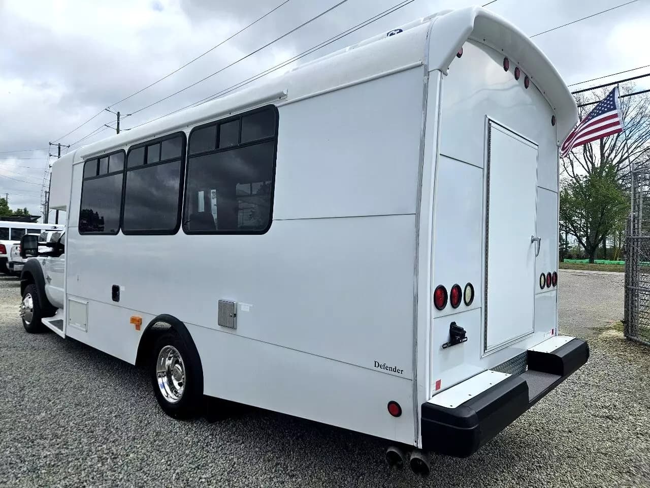 2015 Ford F550 Shuttle Bus - Image 2