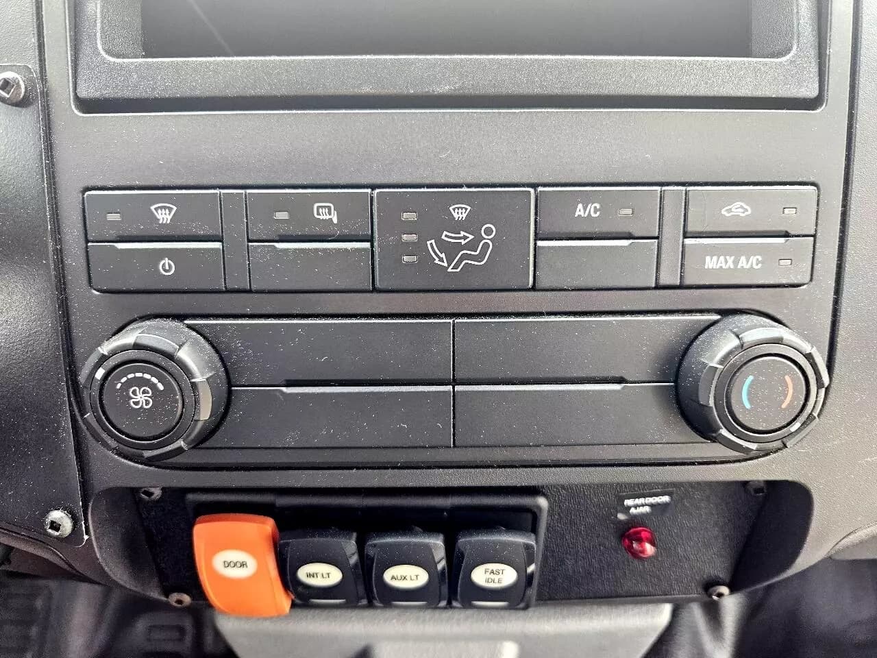 2015 Ford F550 Shuttle Bus - Image 29